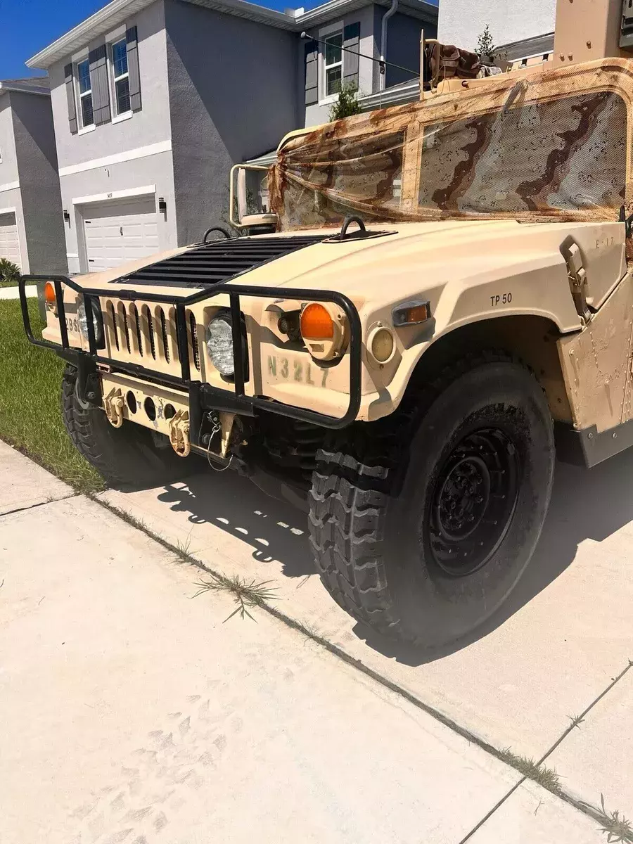 1987 Hummer H1 Brown slant back 1987 Hummer H1 slant back