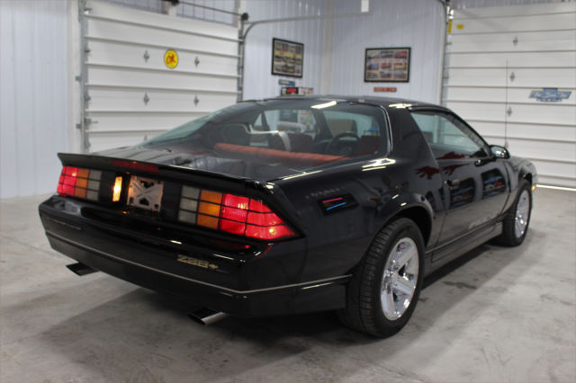 1987 Chevrolet Camaro IROCZ - photo 3