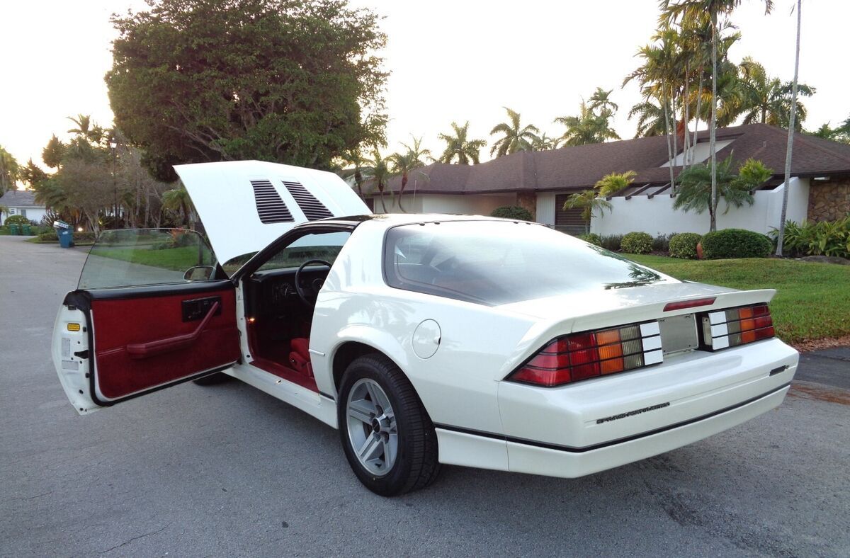 1987 Chevrolet Camaro 1SC IROC PKG. - photo 4