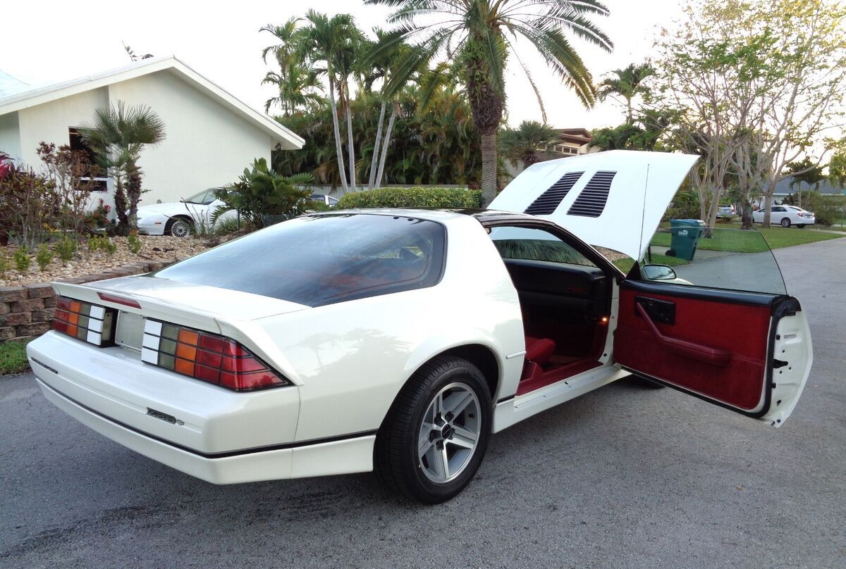1987 Chevrolet Camaro 1SC IROC PKG. - photo 8
