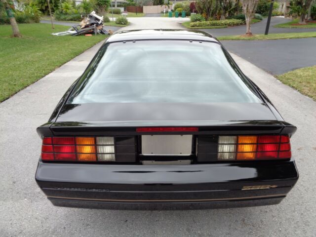 1987 Chevrolet Camaro IROC Z / 1SC - photo 10