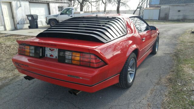 1987 Chevrolet Camaro IROC Z28 - photo 2
