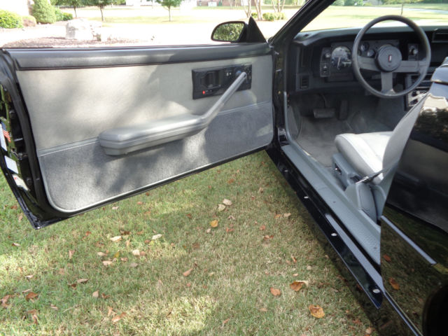 1987 Chevrolet Camaro - photo 12