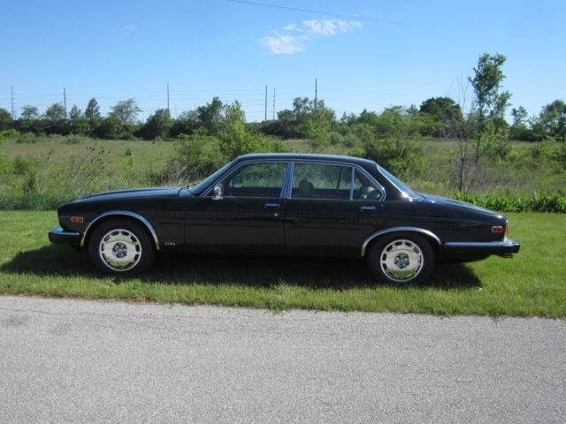 1987 Jaguar XJ12 Vanden Plas