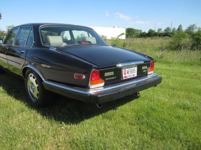 1987 Jaguar XJ12 Vanden Plas - photo 10