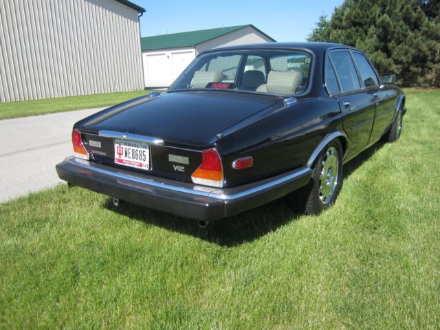 1987 Jaguar XJ12 Vanden Plas - photo 11