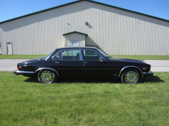 1987 Jaguar XJ12 Vanden Plas - photo 7