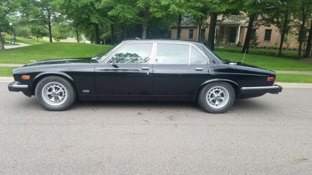 1987 Jaguar XJ6 Base Sedan 4-Door - photo 7