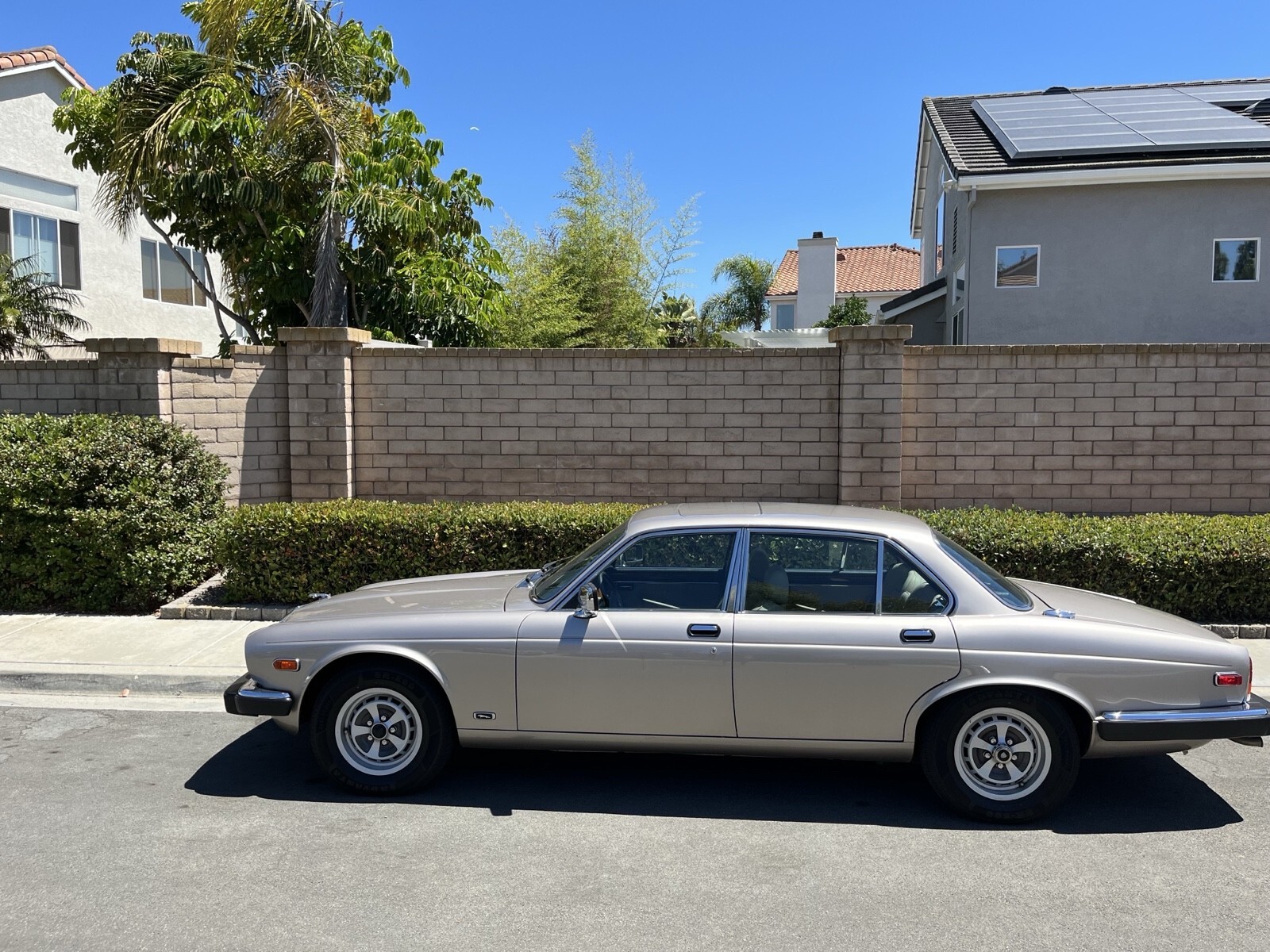 1987 Jaguar XJ6 VANDEN PLAS - photo 2