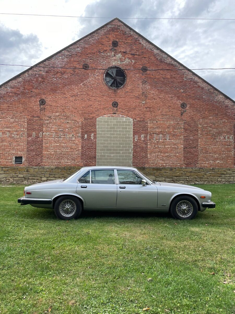 1987 Jaguar XJ6 - photo 2
