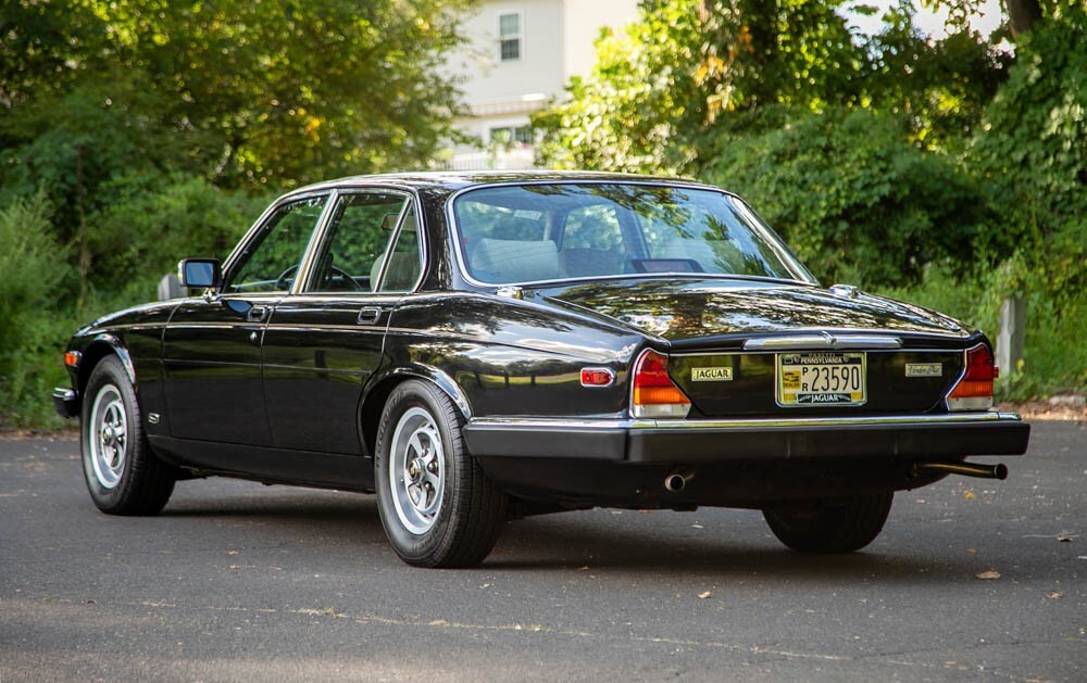 1987 Jaguar XJ6 Vanden Plas 1 Owner Low 16k mi Collectible 4.2L CARFAX WE SHIP! - photo 3