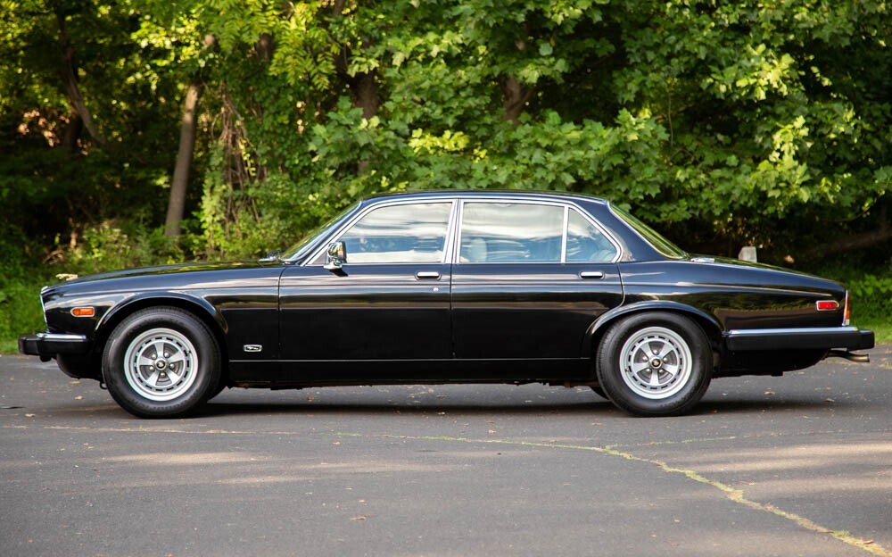1987 Jaguar XJ6 Vanden Plas 1 Owner Low 16k mi Collectible 4.2L CARFAX WE SHIP! - photo 9