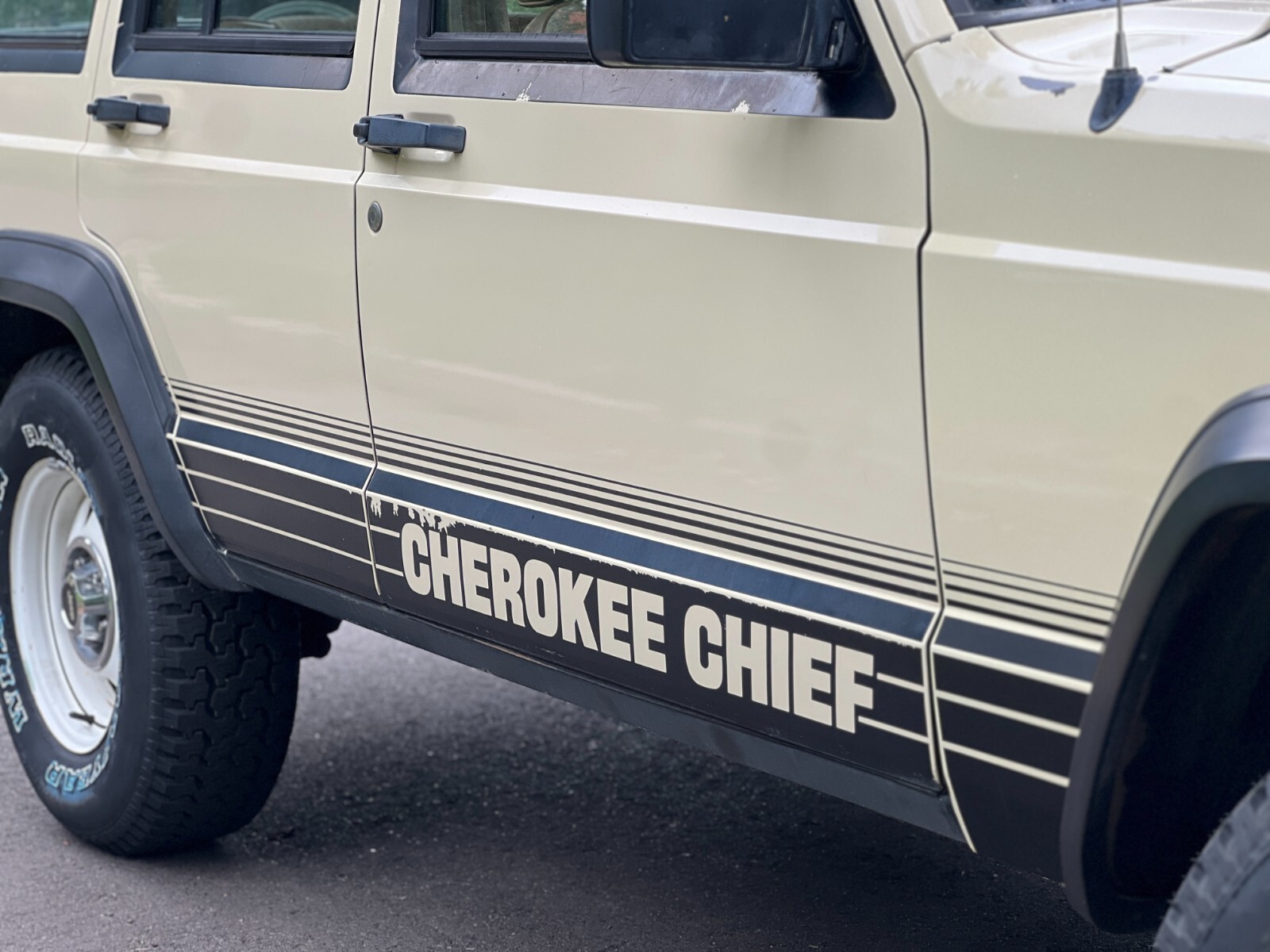 1987 Jeep Cherokee Chief - photo 11