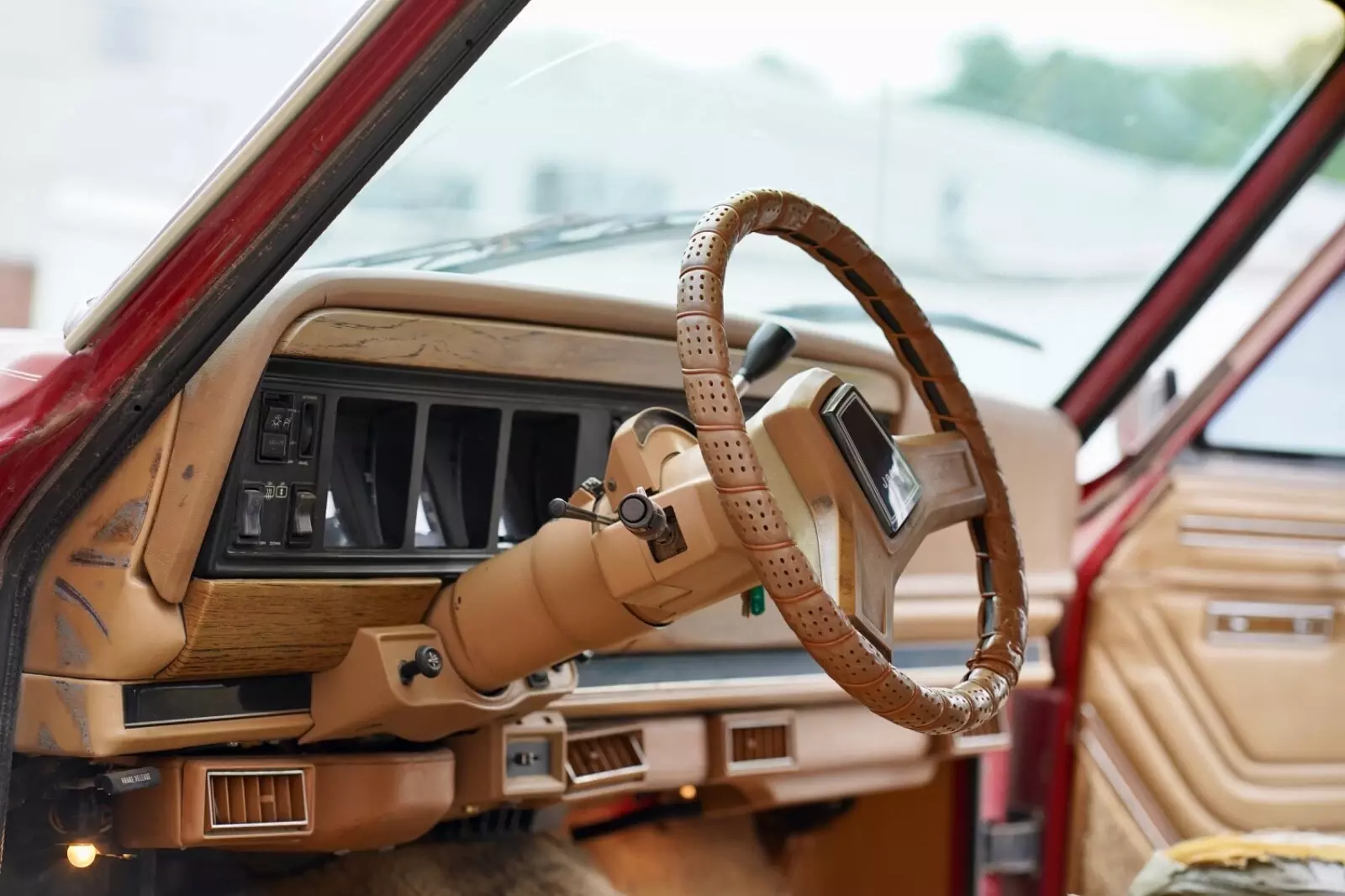 1987 Jeep Grand Wagoneer - photo 9