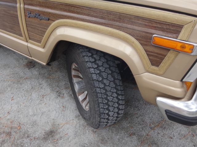 1987 Jeep Wagoneer - photo 8