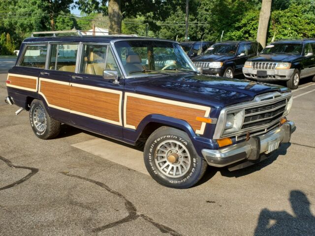 1987 JEEP GRAND WAGONEER AUTOMATIC WITH 4X4 AND 5.9-Litre V-8 1987 Jeep Wagoneer