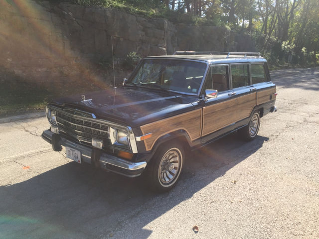 1987 Jeep Grand Wagoneer Base 4dr 4WD SUV - photo 2
