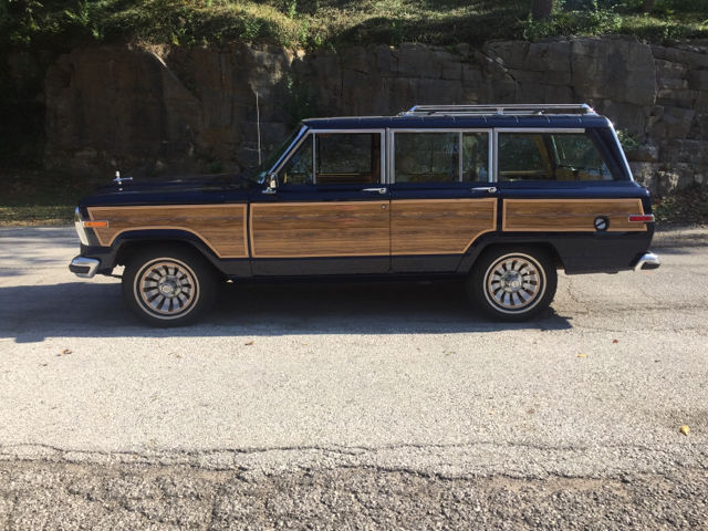 1987 Jeep Grand Wagoneer Base 4dr 4WD SUV - photo 3