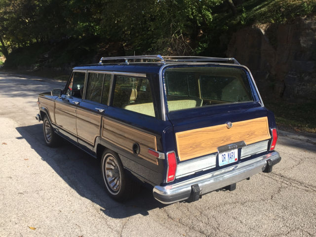 1987 Jeep Grand Wagoneer Base 4dr 4WD SUV - photo 4