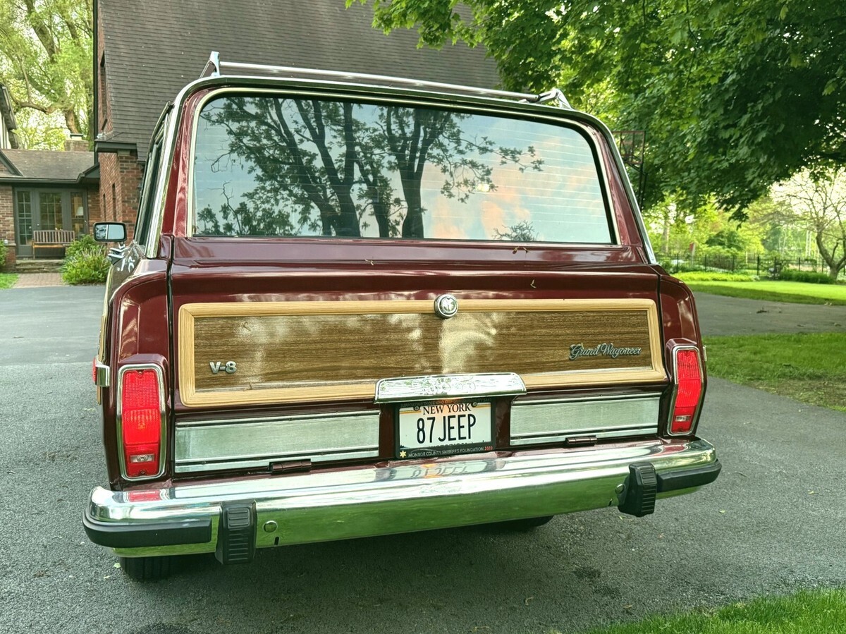 1987 Jeep Grand Wagoneer - photo 2