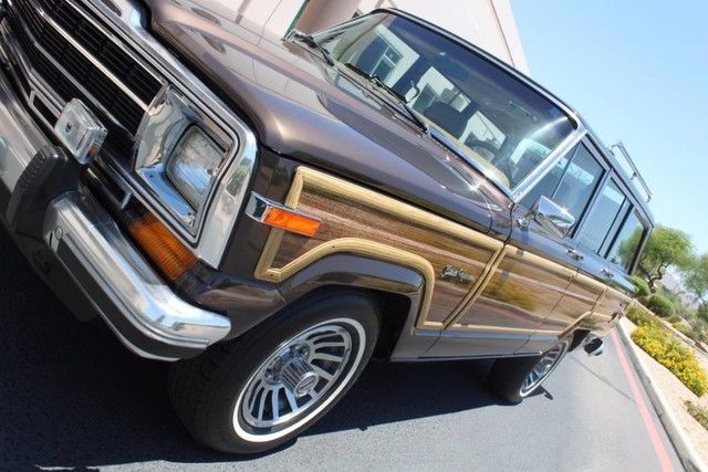 1987 Jeep Wagoneer Limited 4X4 - photo 12