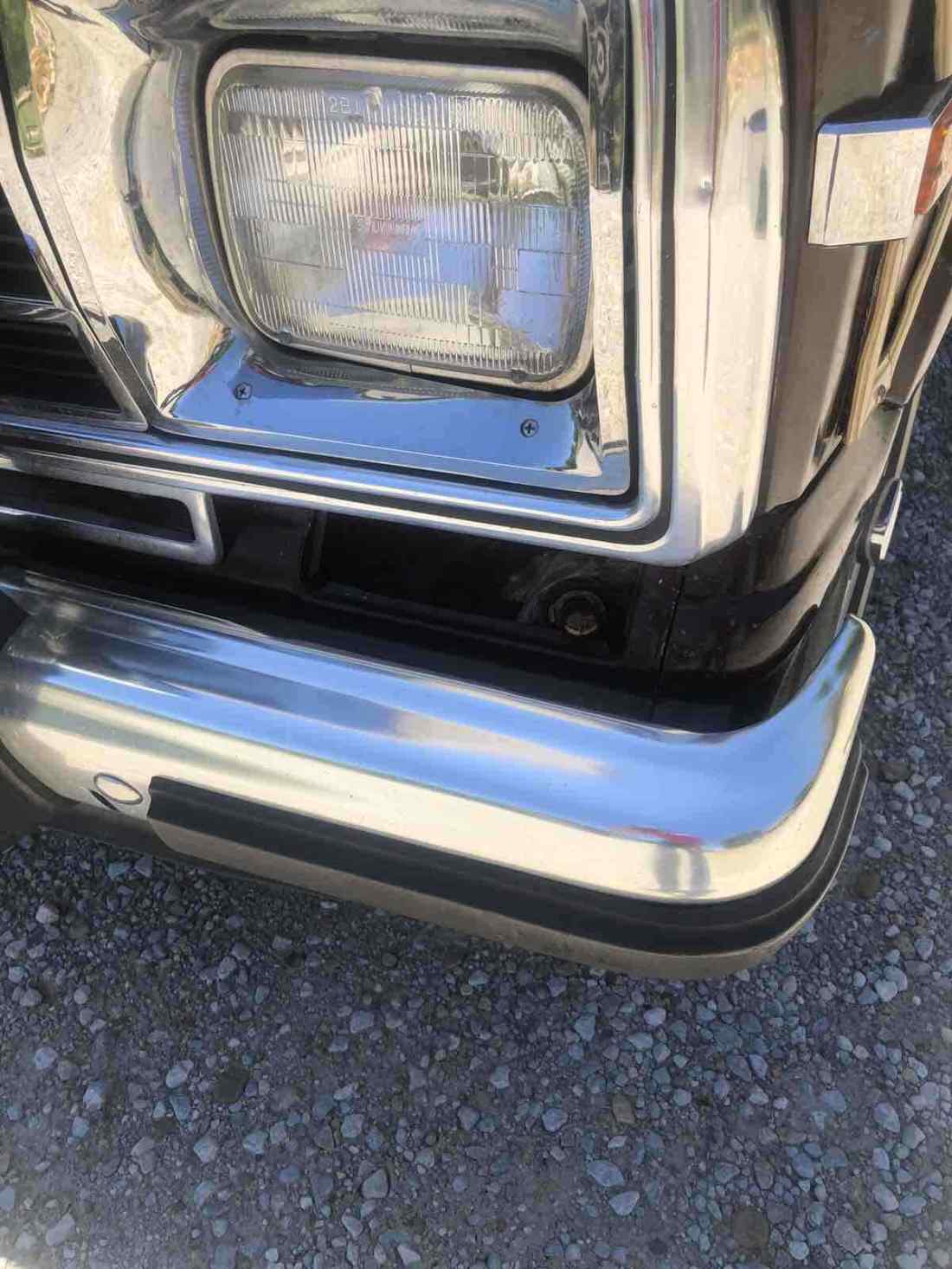 1987 Jeep Grand Wagoneer - photo 10
