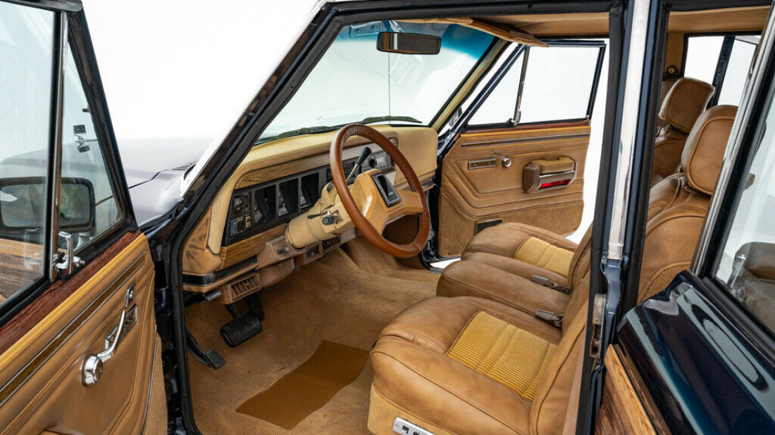 1987 Jeep Grand Wagoneer SUV - photo 4