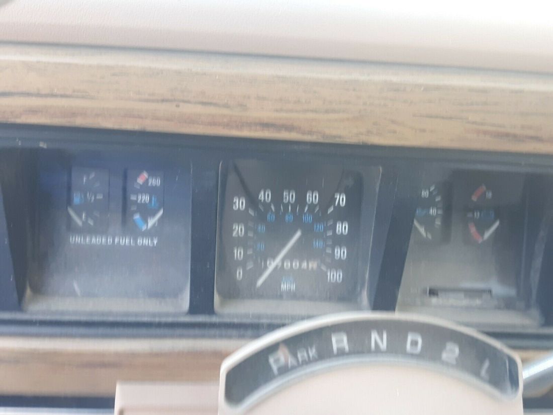 1987 Jeep Grand Wagoneer - photo 6