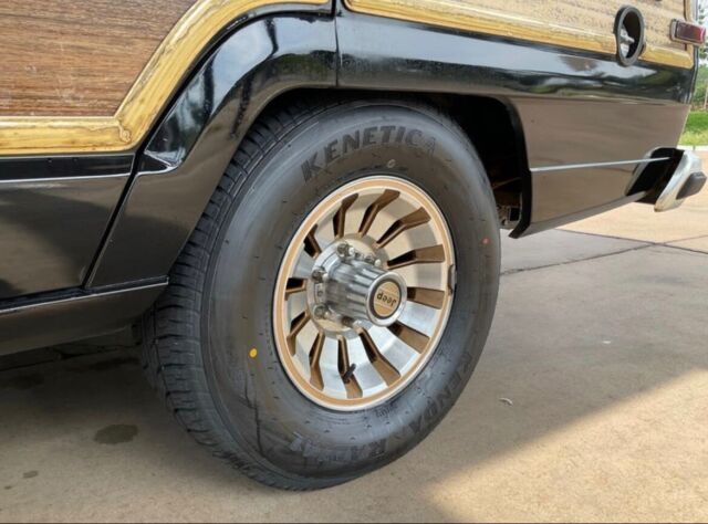 1987 Jeep Wagoneer - photo 7