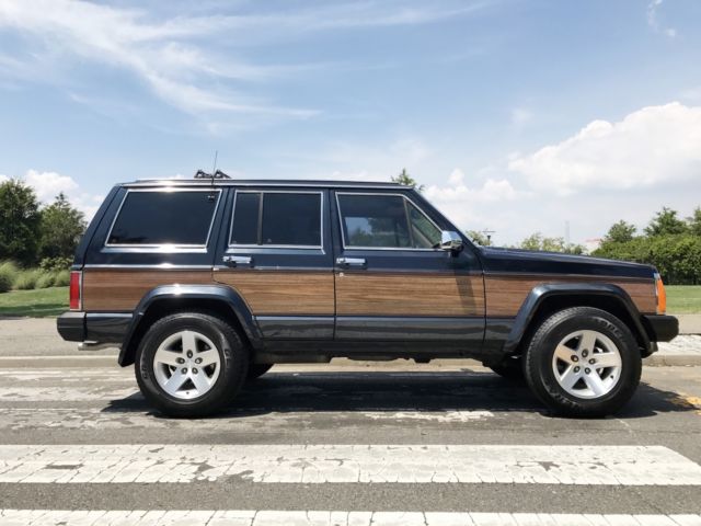 1987 Jeep Wagoneer Limited Sport Utility 4-Door - photo 3