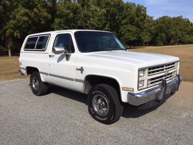 1987 K5 Blazer 4X4 350 TBI Fuel Injection 700R4 Auto Loaded Original equipment 1987 Chevrolet Blazer Silverado