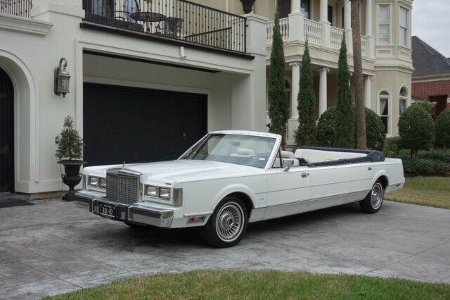 1987 Lincoln Town Car - photo 2