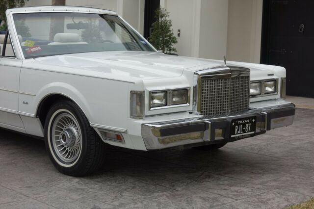 1987 Lincoln Town Car - photo 9