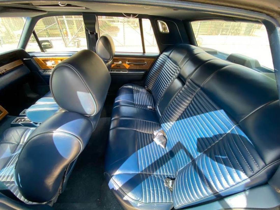 1987 Lincoln Continental Base 4dr Sedan - photo 3