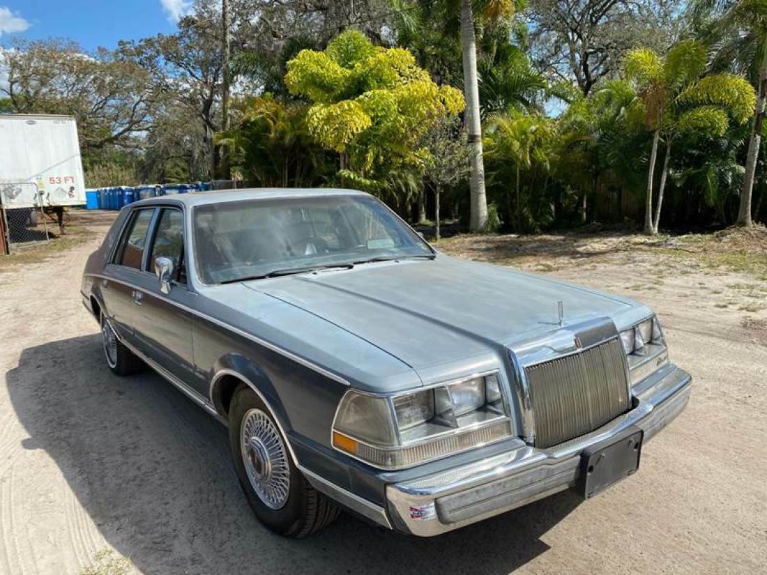 1987 Lincoln Continental Base 4dr Sedan - photo 5