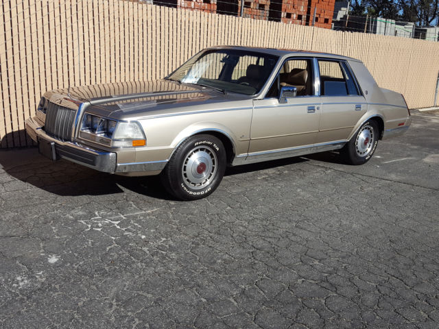 1987 Lincoln Continental COINTINENTAL - photo 3