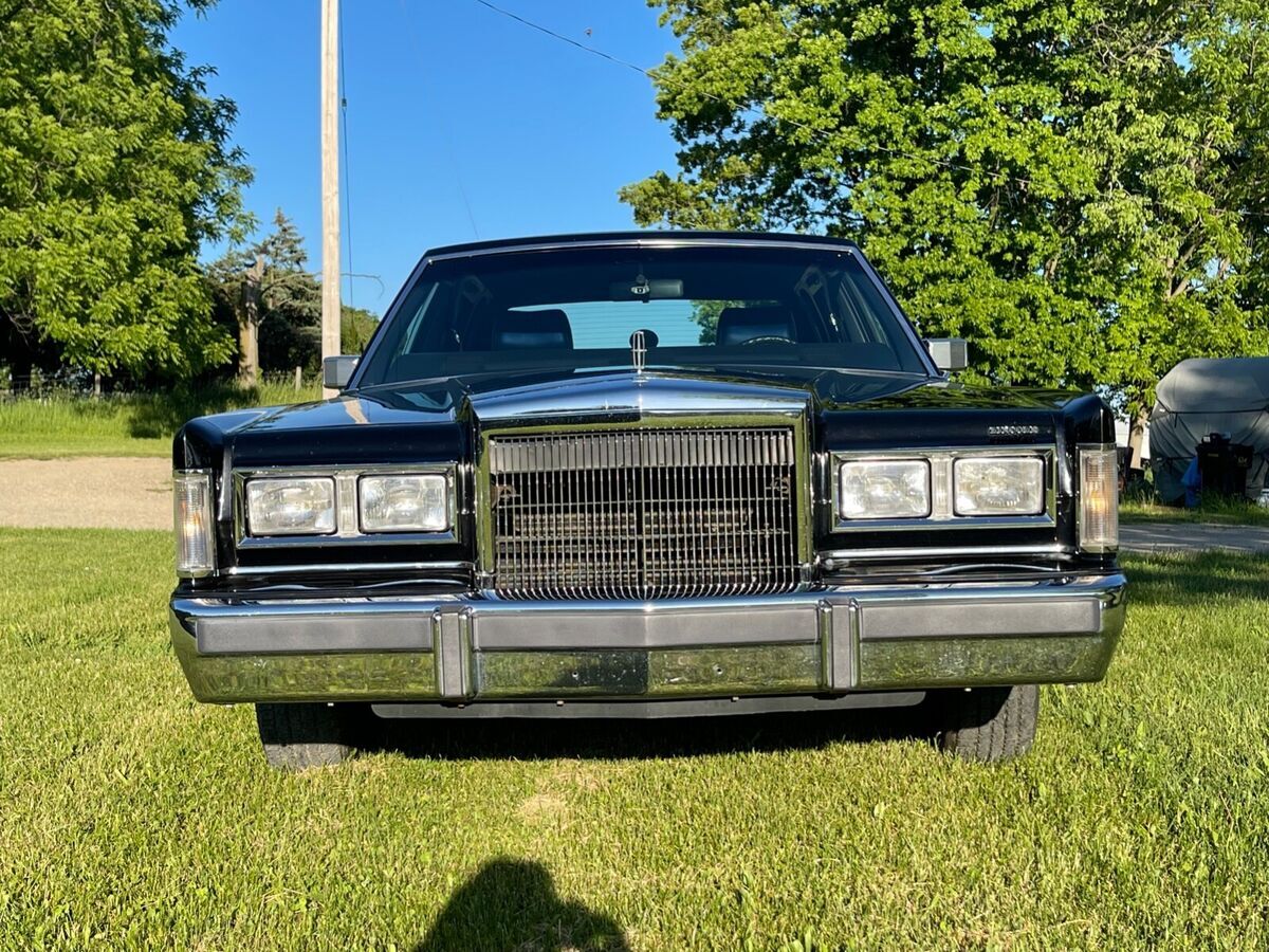 1988 Lincoln Town Car - photo 7