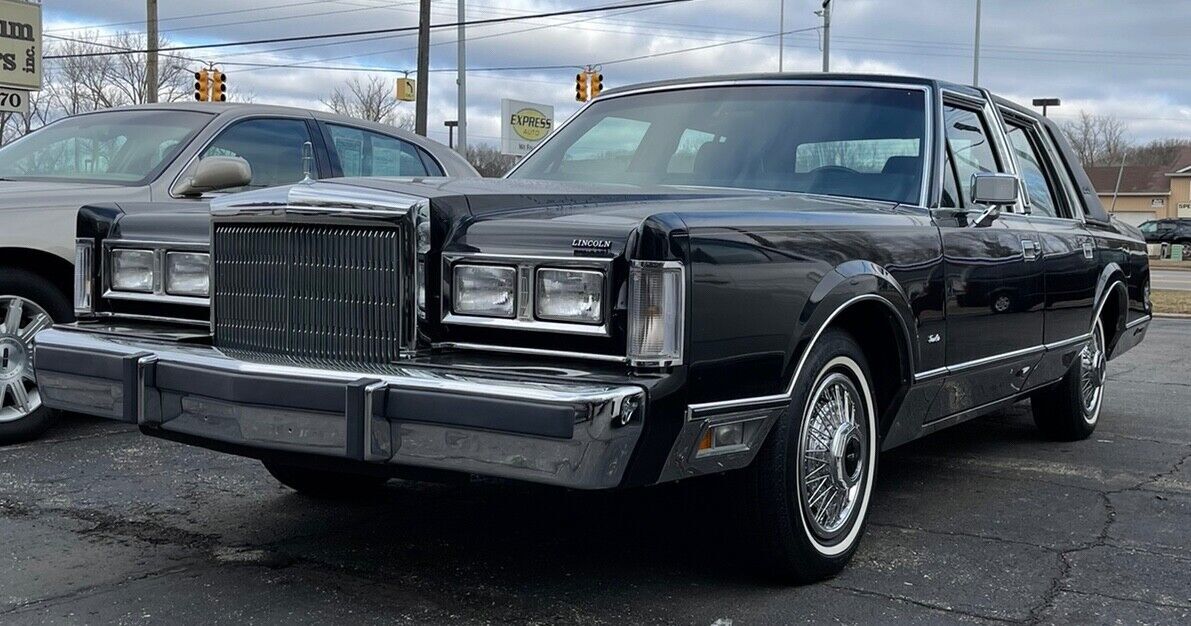 1988 Lincoln Town Car - photo 9