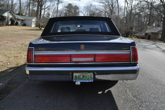 1987 Lincoln Town Car Signature Series - photo 4