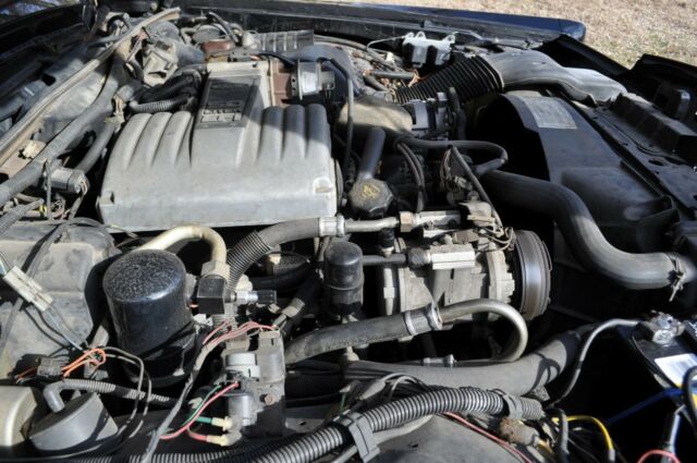 1987 Lincoln Town Car Signature Series - photo 9