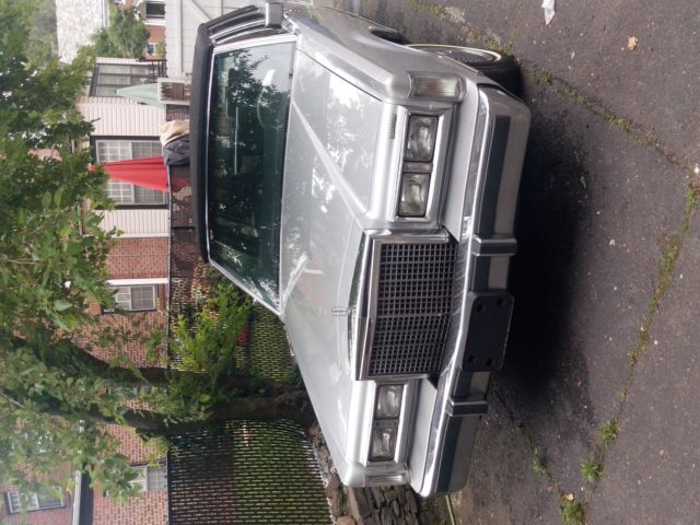 1987 Lincoln Town Car - photo 2