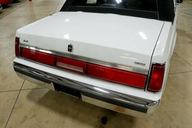 1987 Lincoln Town Car -- - photo 11