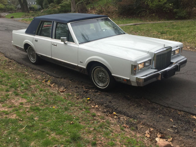 1987 Lincoln Town Car - photo 2