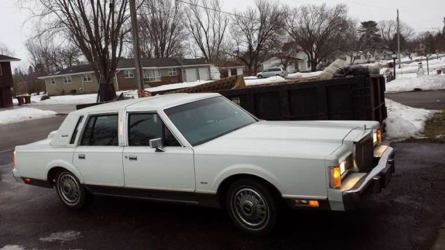 1987 Lincoln Town Car Signature - photo 2