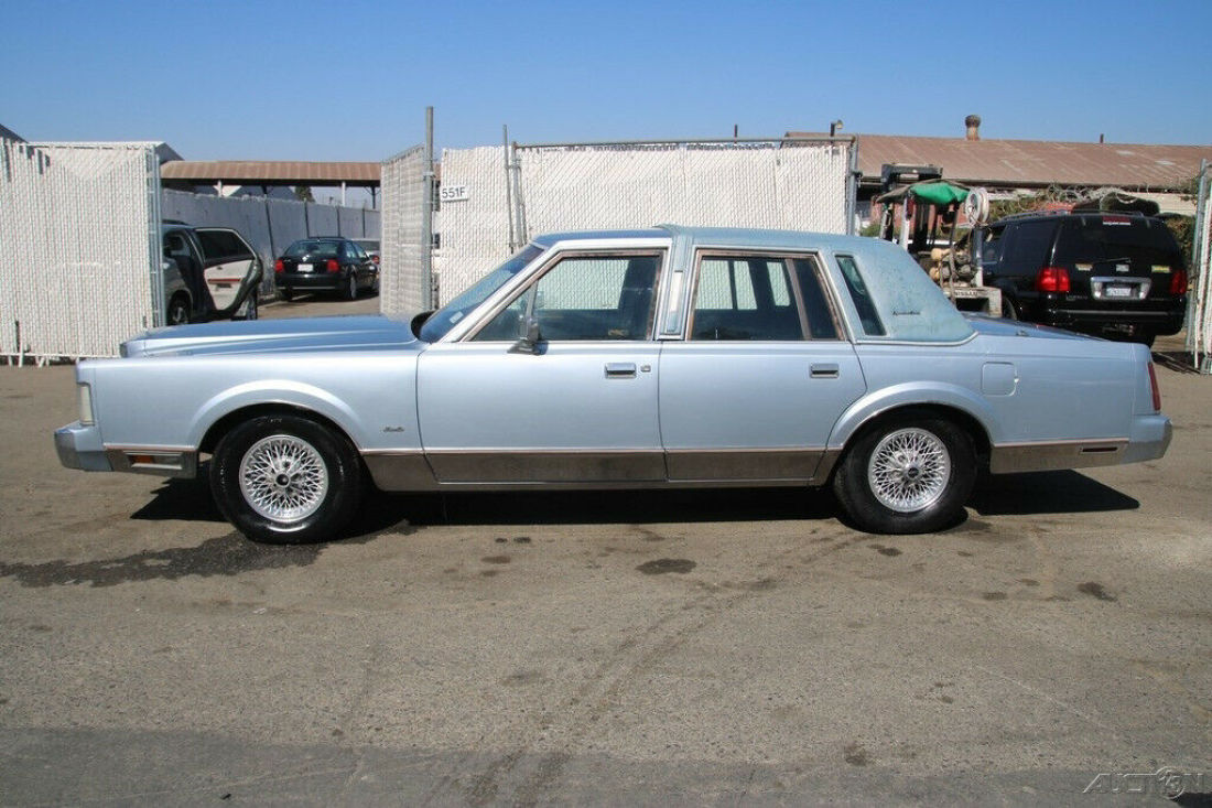 1987 Lincoln Town Car Signature - photo 4
