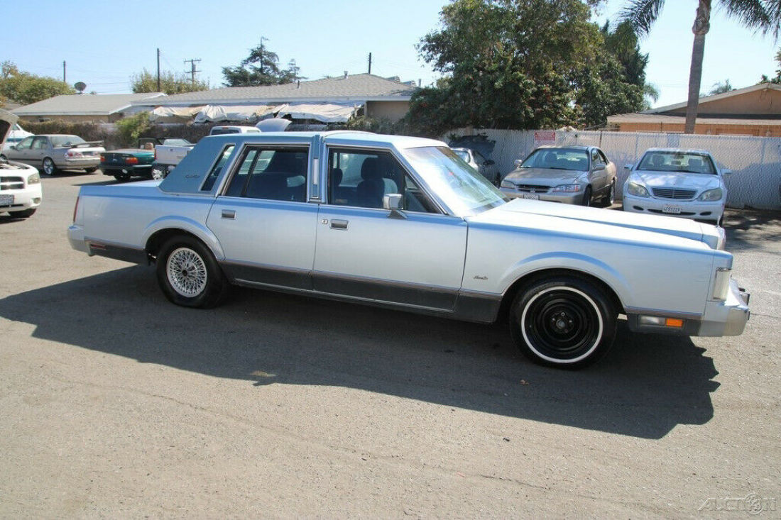 1987 Lincoln Town Car Signature - photo 8