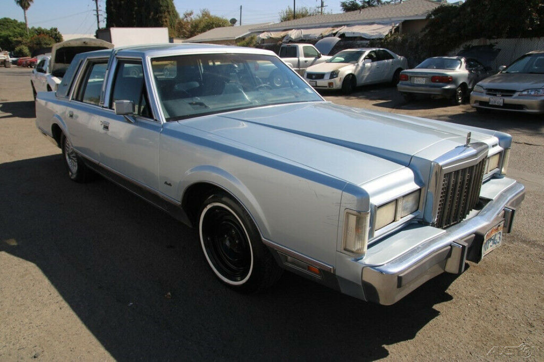 1987 Lincoln Town Car Signature - photo 9