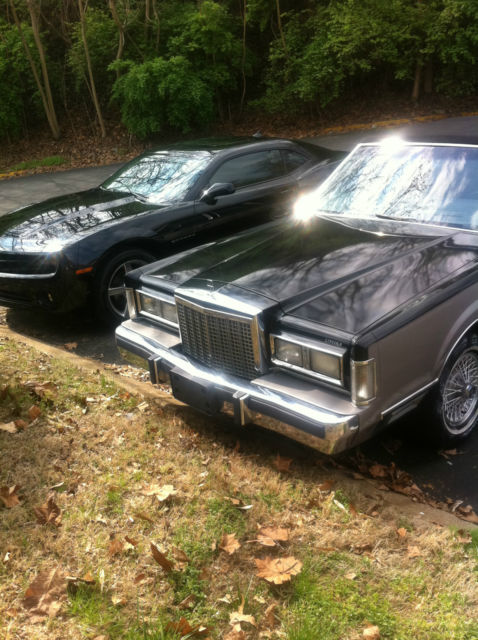 1987 Lincoln Town Car Signature Sedan 4-Door - photo 2