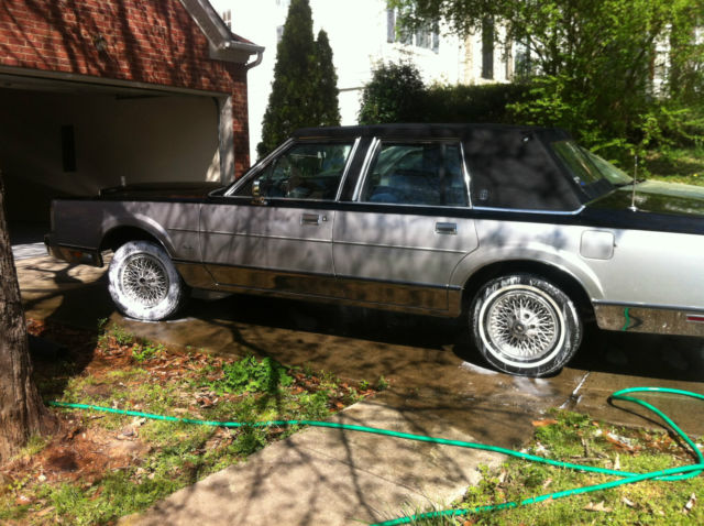 1987 Lincoln Town Car Signature Sedan 4-Door - photo 3