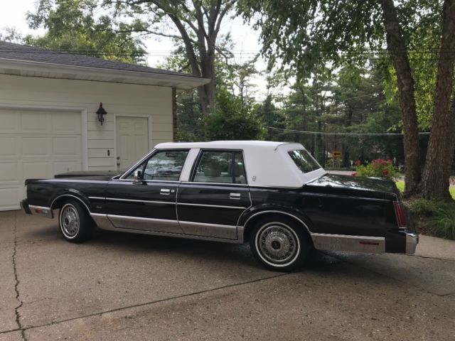 1987 Lincoln Town Car Signature - photo 2